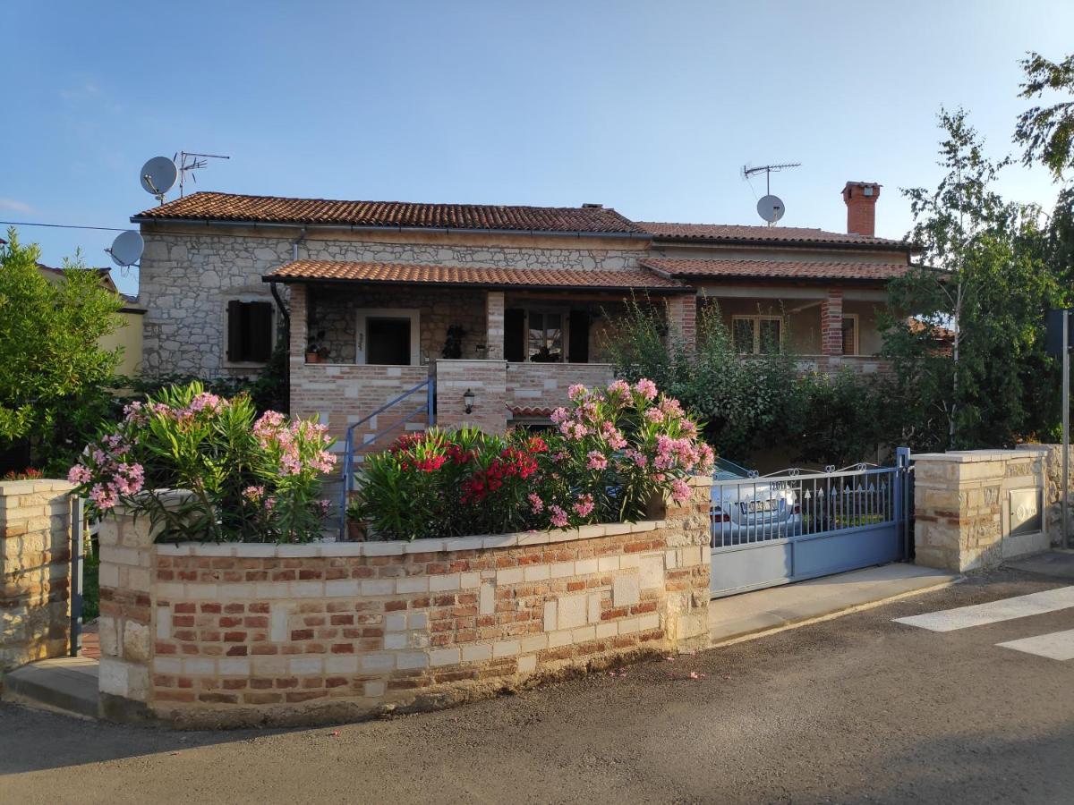 Apartmani Memic 100 M Do Plaze, Apartments Memic Only 100M From Beach Poreč Eksteriør bilde