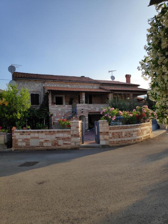 Apartmani Memic 100 M Do Plaze, Apartments Memic Only 100M From Beach Poreč Eksteriør bilde