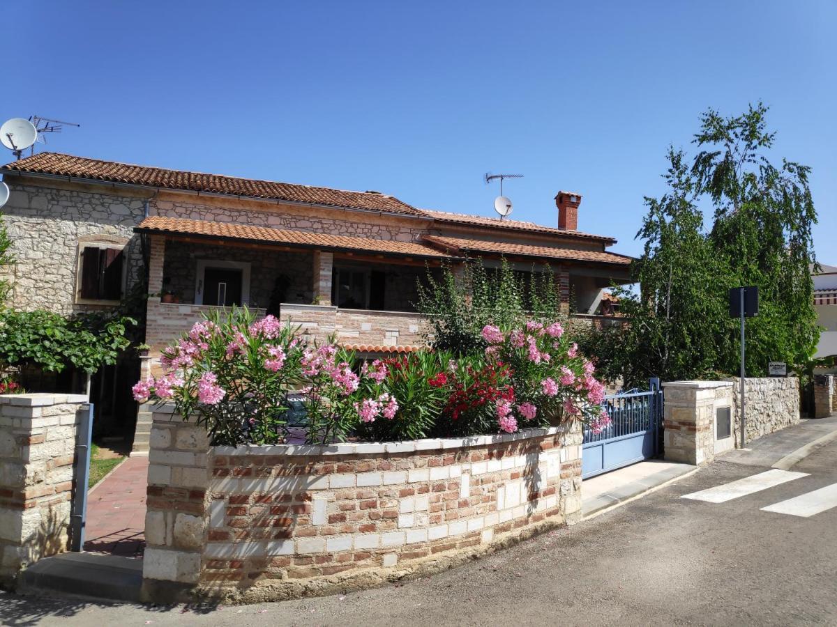 Apartmani Memic 100 M Do Plaze, Apartments Memic Only 100M From Beach Poreč Eksteriør bilde