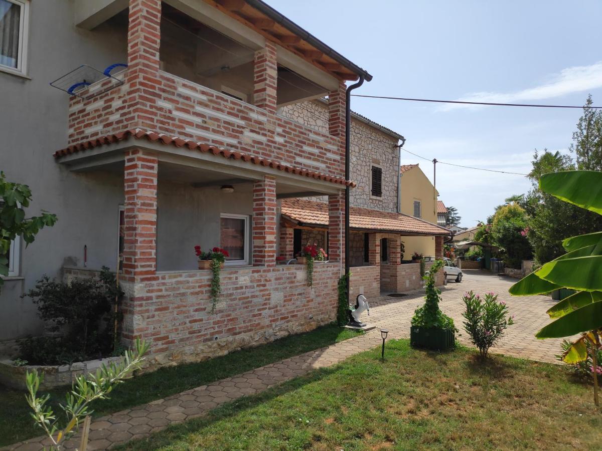 Apartmani Memic 100 M Do Plaze, Apartments Memic Only 100M From Beach Poreč Eksteriør bilde